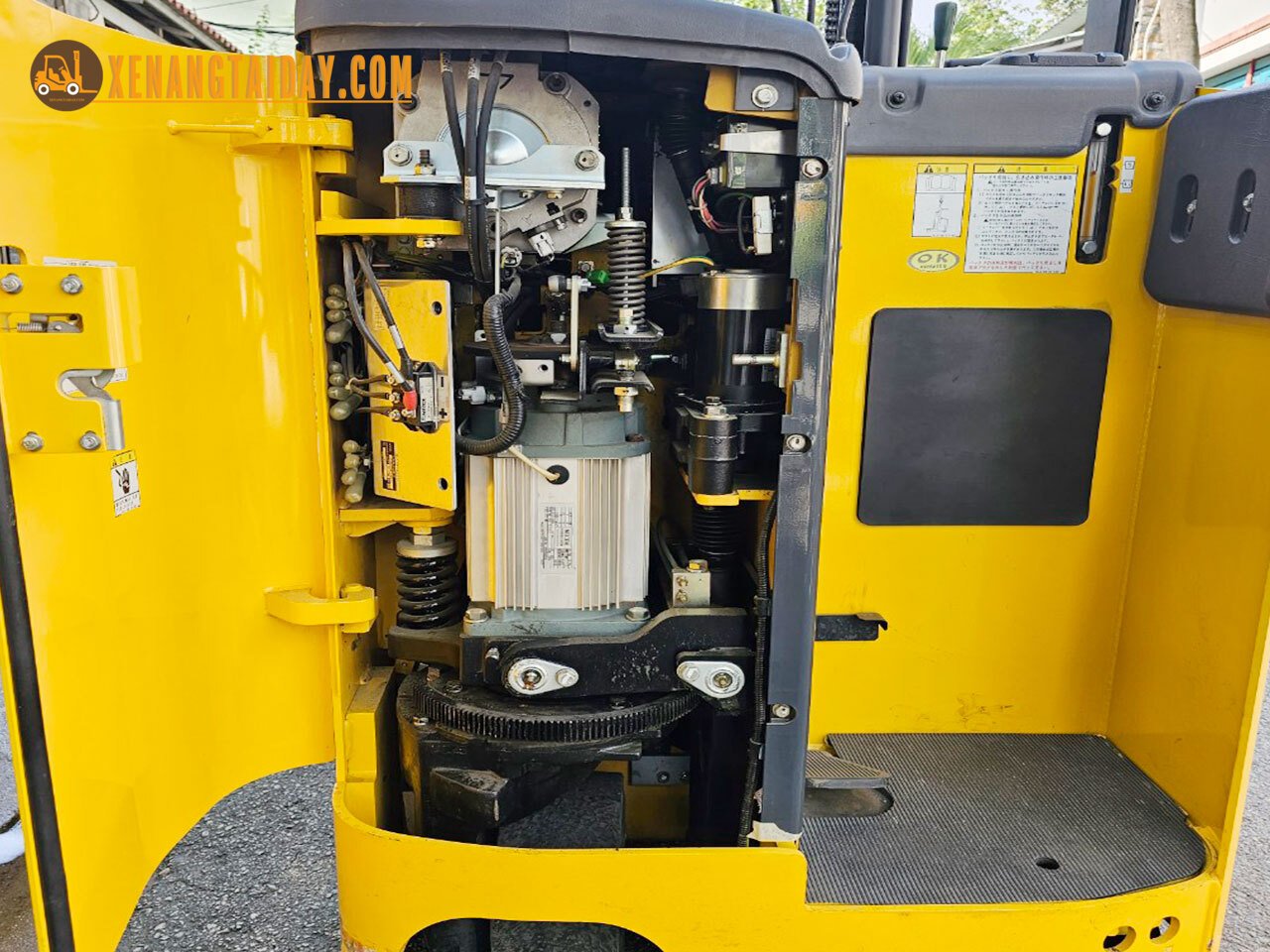 Động cơ nhỏ gọn và linh hoạt của xe nâng điện đứng lái