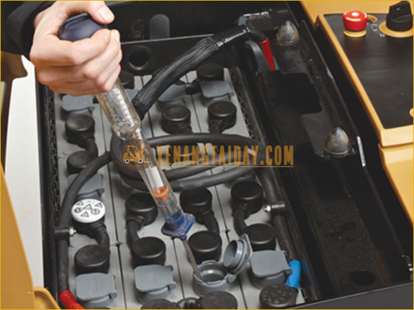 Việc kiểm tra bảo dưỡng nên được thực hiện bởi những kỹ thuật viên có chuyên môn cao.