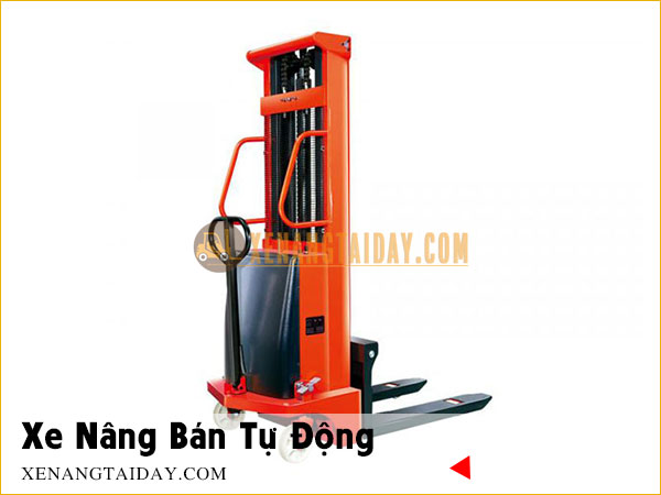 Xe nâng điện bán tự động