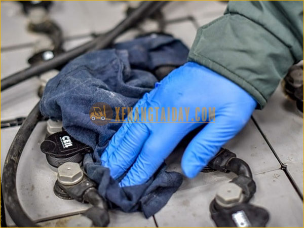 Kiểm tra bình điện đối với xe nâng điện