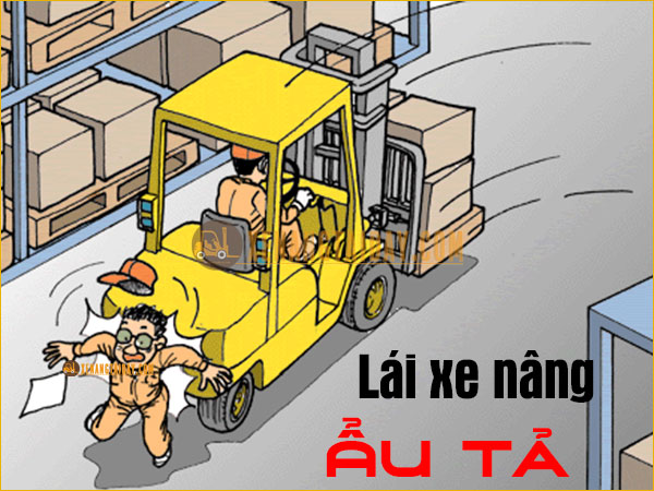 Hình ảnh minh hoạ người điều khiển xe nâng lái xe ẩu tả
