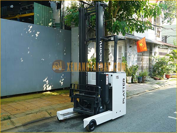 Thiết kế nhỏ gọn của xe nâng điện đứng lái