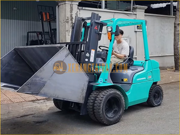 Xe Nâng Trở Thành Công Cụ Quan Trọng Trong Quá Trình Sản Xuất Và Thu Hoạch Hạt Điều
