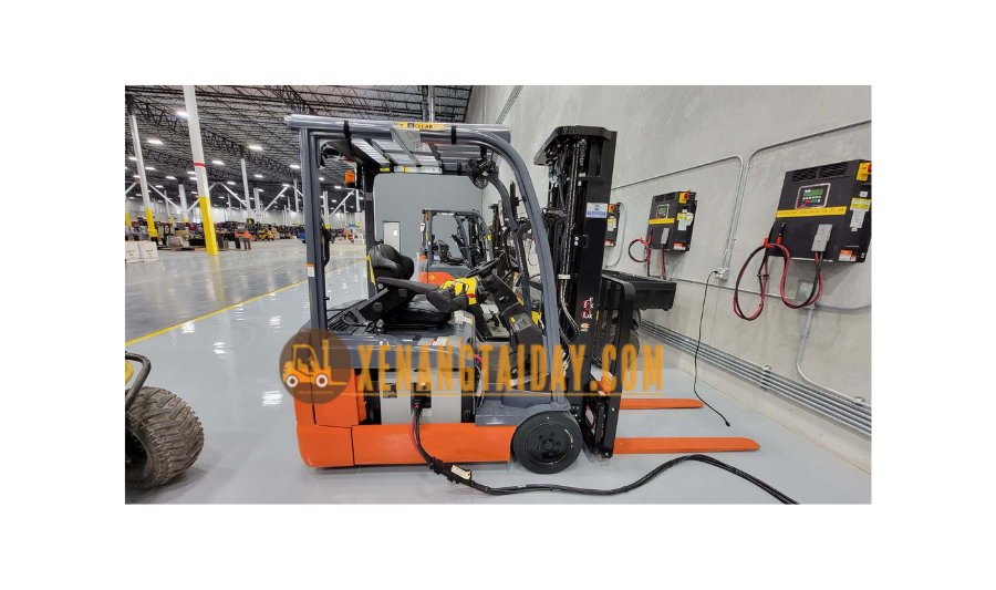 Hướng dẫn sạc Xe Nâng Điện