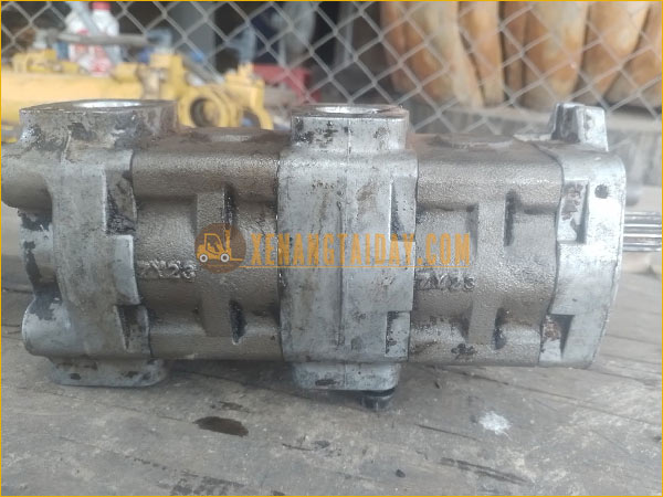 Mặt bên bơm thủy lực xe nâng