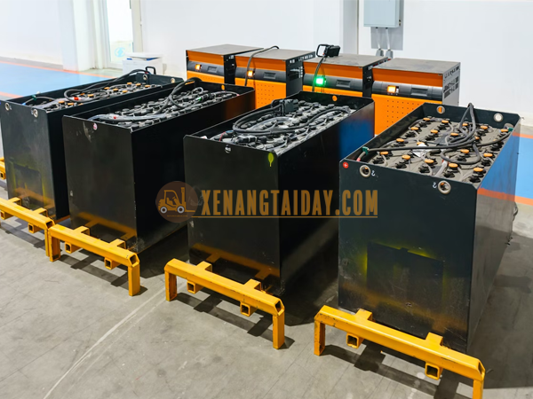 giá ắc quy xe nâng điện 2023