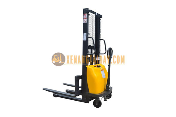 xe nâng điện bán tự động