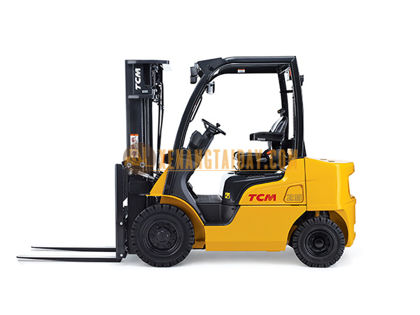 xe nâng dầu TCM 2.5 mới