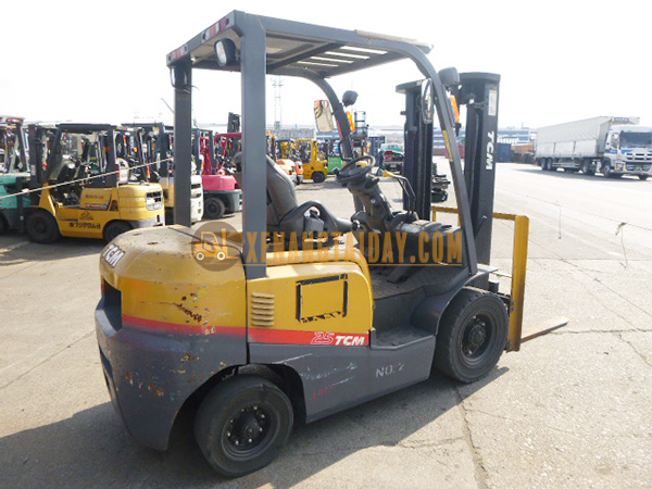 xe nâng dầu TCM 2.5 cũ