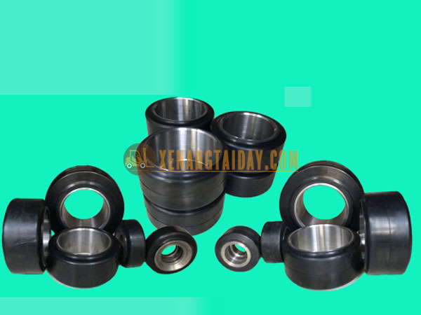 Bánh cao su xe nâng điện đứng
