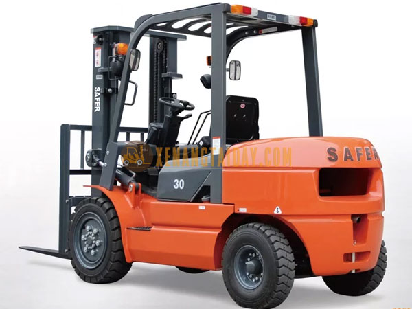 xe nâng dầu 3 tấn TCM