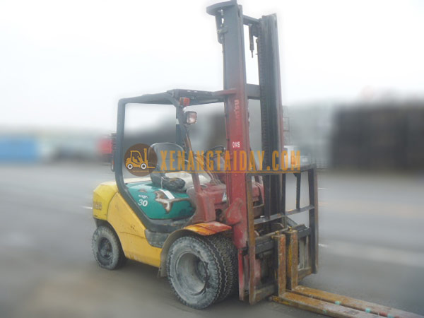 xe nâng dầu Komatsu 3 tấn FD30T-16
