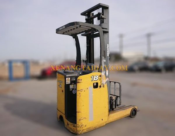 Xe nâng điện đứng lái Komatsu