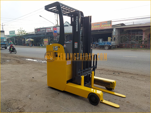 Cho thuê xe nâng điện đứng lái Komatsu