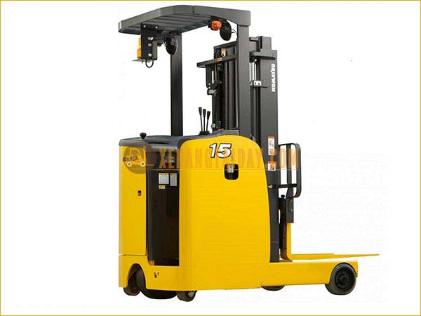 xe nâng điện đứng lái