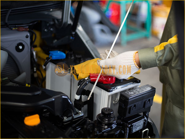 Bảng Giá Bảo Dưỡng Xe Nâng Xăng – Dầu Dưới 2.5 Tấn Mới Nhất 2023 2