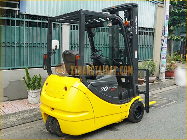 Xe nâng điện ngồi 2 tấn loại 3 bánh hiệu Komatsu