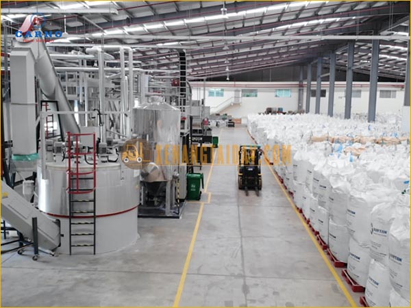 Ứng dụng của xe nâng trong ngành sản xuất nhựa tái chế