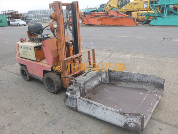 Xe nâng xăng 700 kg Toyota