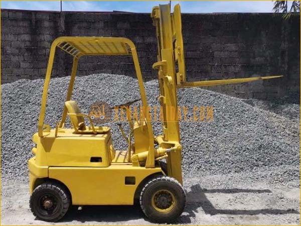 Xe nâng xăng 900 kg Toyota