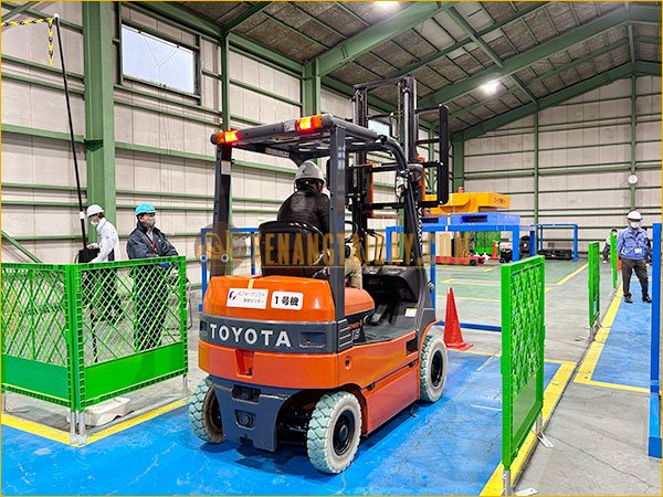 Xe nâng điện hoạt động trong môi trường yêu cầu sạch sẽ