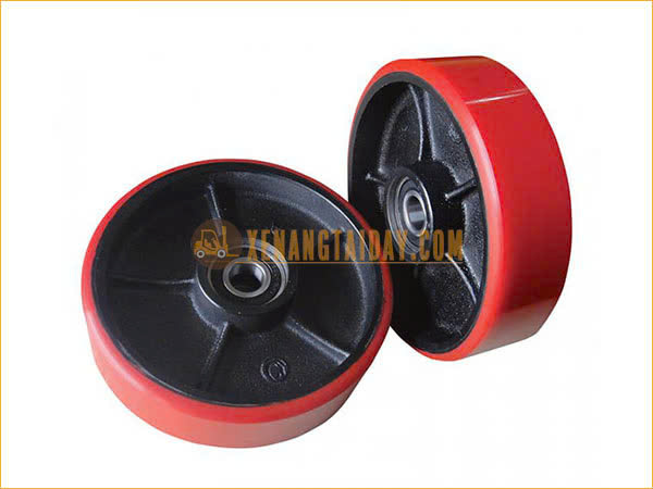 Cấu tạo bánh xe nâng tay gồm lõi thép hoặc gang