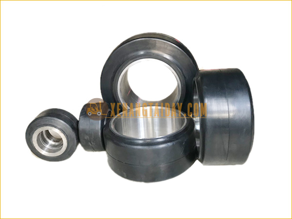 Bộ bánh cao su lắp xe nâng điện đứng lái