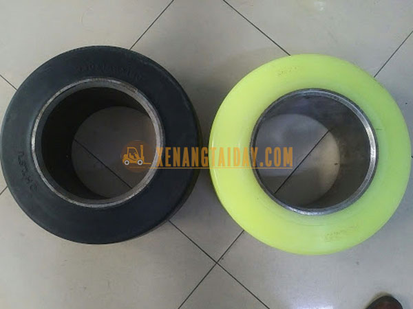 Bánh PU và bánh cao su xe nâng điện đứng lái