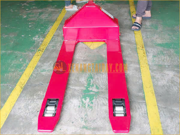 Góc chụp càng của xe nâng tay siêu thấp