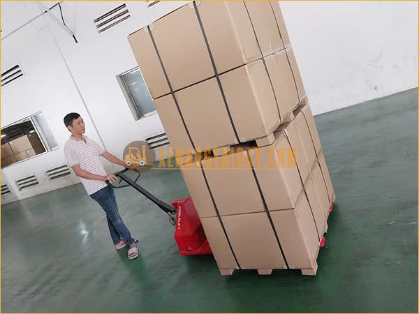 Khả năng xỏ vừa pallet hàng thấp của xe nâng tay siêu thấp
