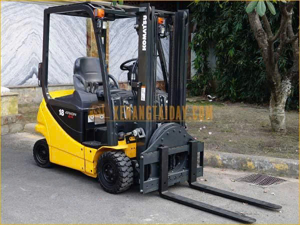 Xe nâng điện ngồi thương hiệu Komatsu