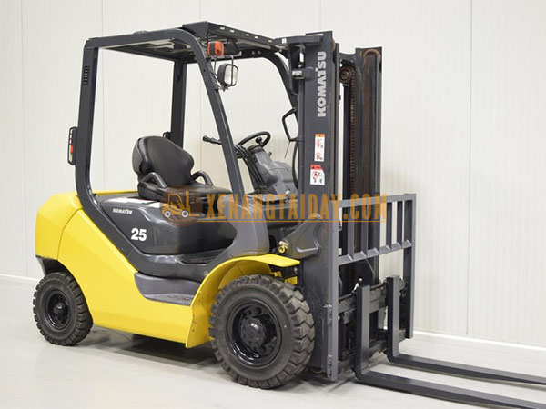 Xe nâng dầu Komatsu FD25-17