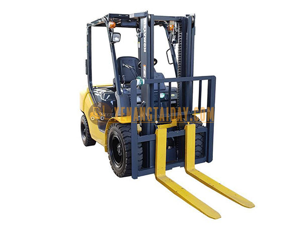 Xe nâng dầu Komatsu FD30C-17