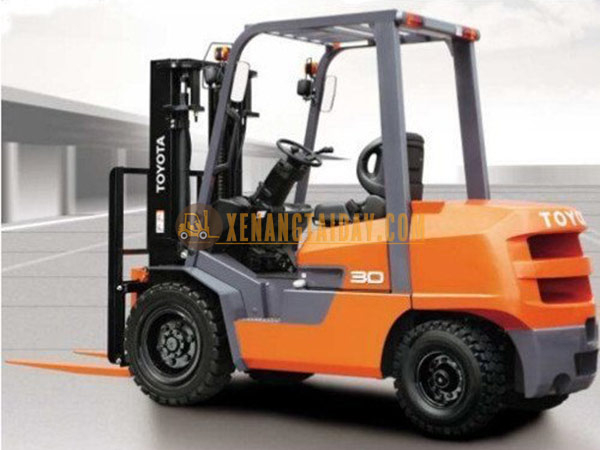 Xe nâng điện Toyota 8FG30
