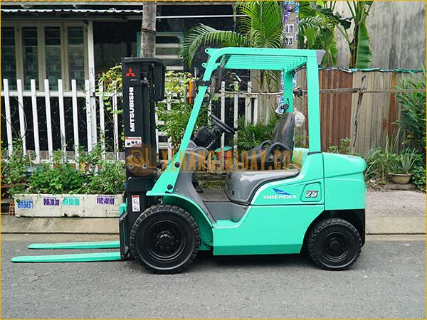Xe nâng điện cũ ngồi lái tại Bình Dương
