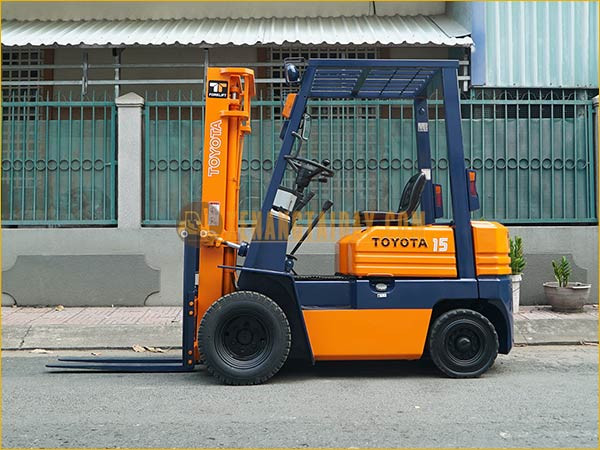 Xe nâng dẫu cũ tại Bình Dương hiệu Toyota