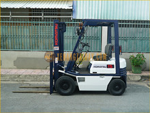 Xe nâng xăng KOMATSU FG15 tại Bình Dương