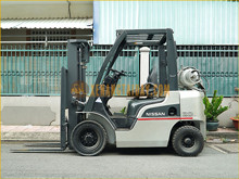 Xe nâng xăng cũ tại Bình Dương hiệu Nissan