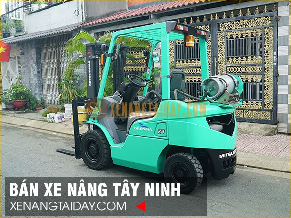 Xe nâng ga cũ tại Tây Ninh