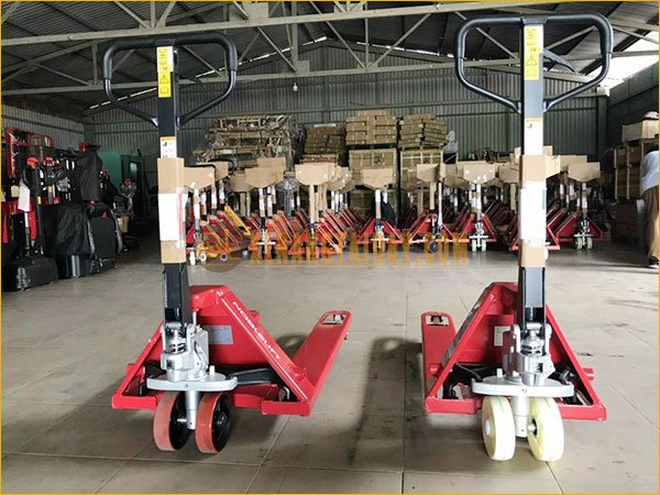 Xe nâng tay càng rộng và càng hẹp