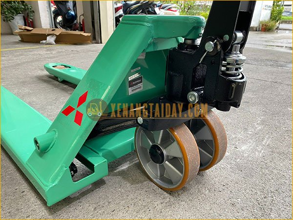 Giá xe nâng tay 5 tấn