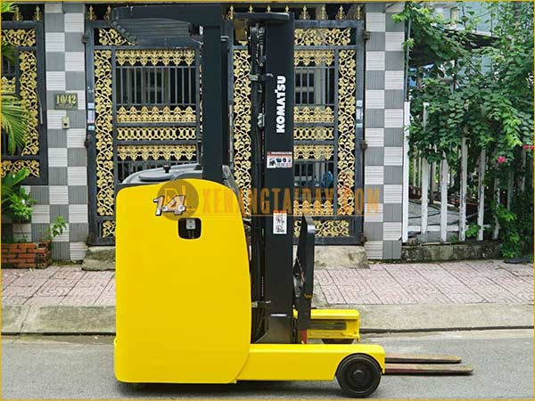 Xe nâng điện đứng lái hiệu Komatsu 1.4 tấn