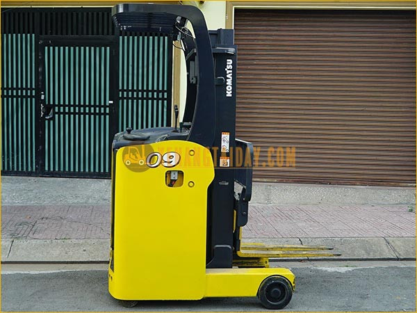 Xe điện đứng lái Komatsu 900kg