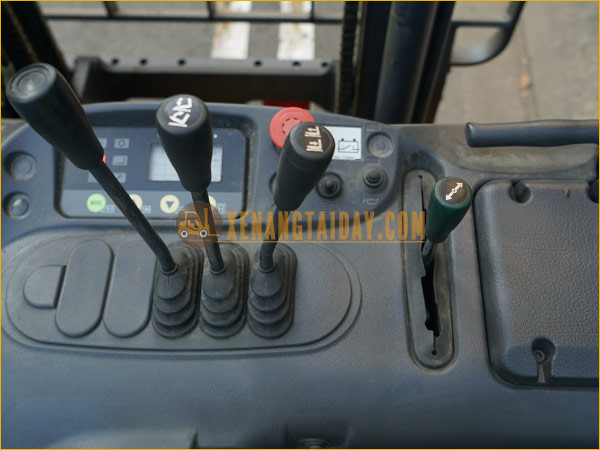 Cấu tạo buồng lái đứng đặc biệt
