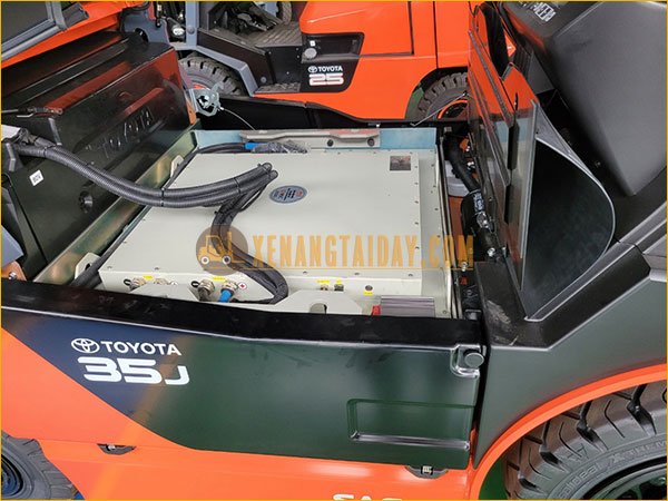 Pin lithium cho xe nâng điện với đa dạng model