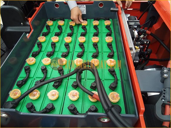 Bảo dưỡng bình điện thường xuyên để xe hoạt động tốt