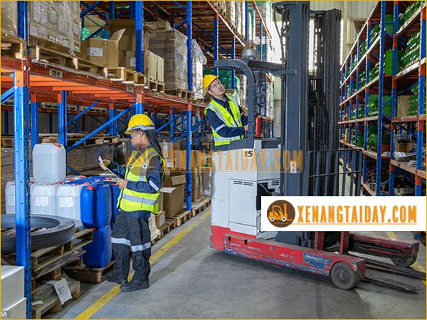 Xe nâng điện đứng lái 1.5 tấn Nichiyu hoạt vận hành êm ái