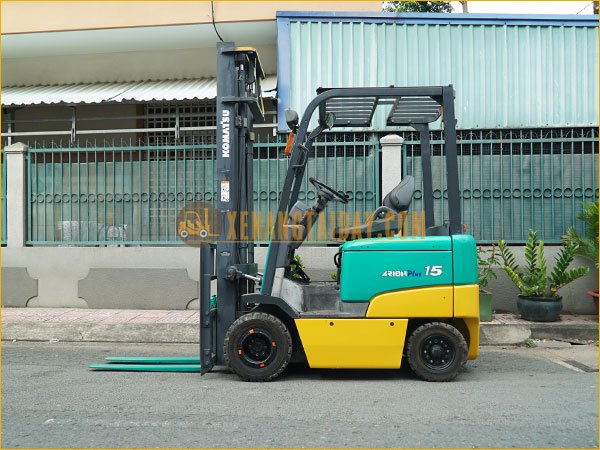 Xe nâng điện Komatsu được ứng dụng trong nhiều ngành hàng