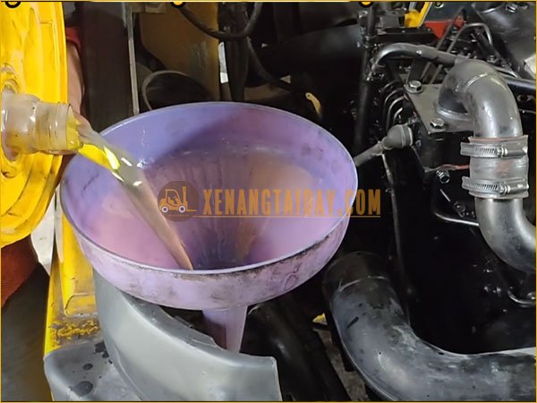 Thay dầu thuỷ lực định kỳ