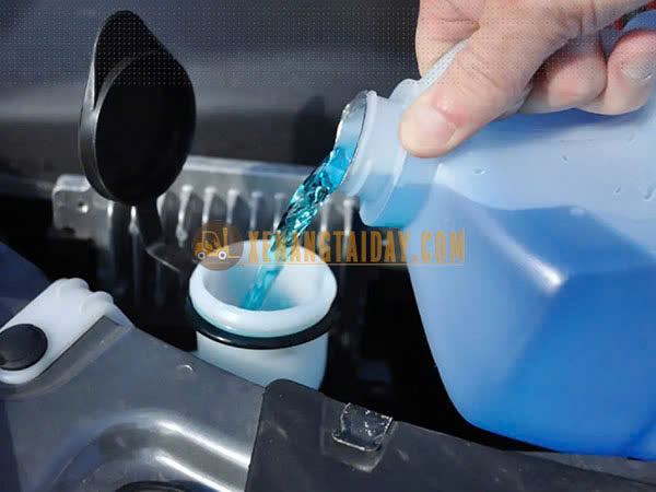 Châm thêm nếu mức nước làm mát không đủ
